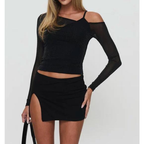 Princess Polly Dresses & Skirts - NWT Princess Polly AMARANTE TOP BLACK size 0